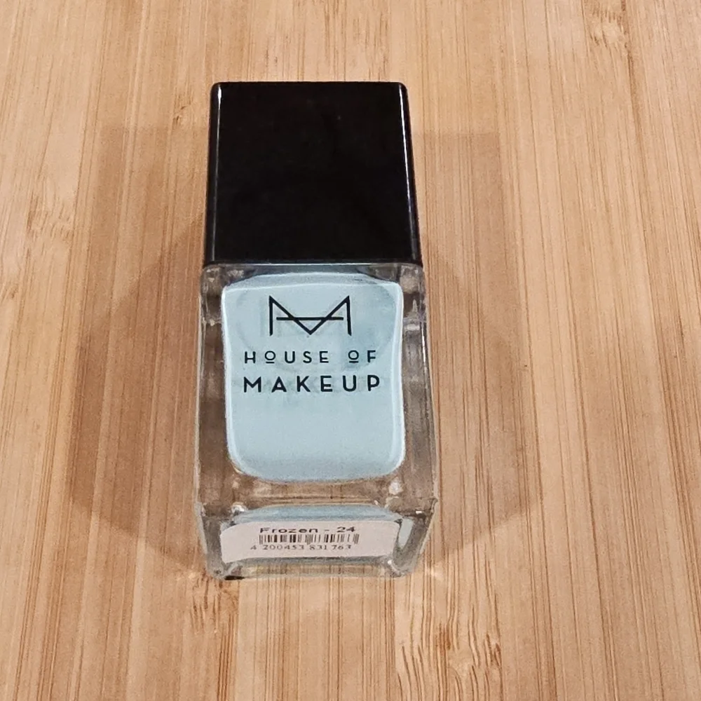House of Makeup Nail Polish, Shade Frozen Light Blue, Size 11 ml (0.37 fl.oz) - Picture 1 of 9